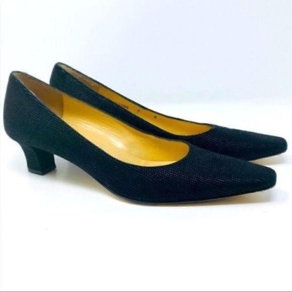 Bruno Magli Vintage black micro dot texture kitten heel 7B BoxP